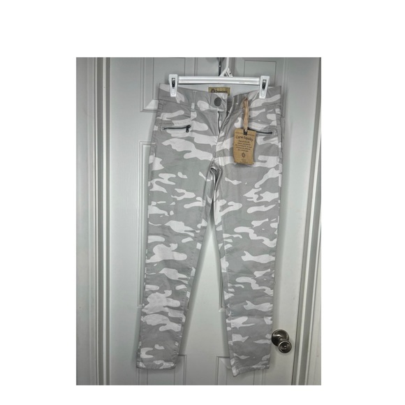 NEW W/TAGS DEMOCRACY CAMOUFLAGE PRINT JEANS 🤍 - Picture 1 of 3
